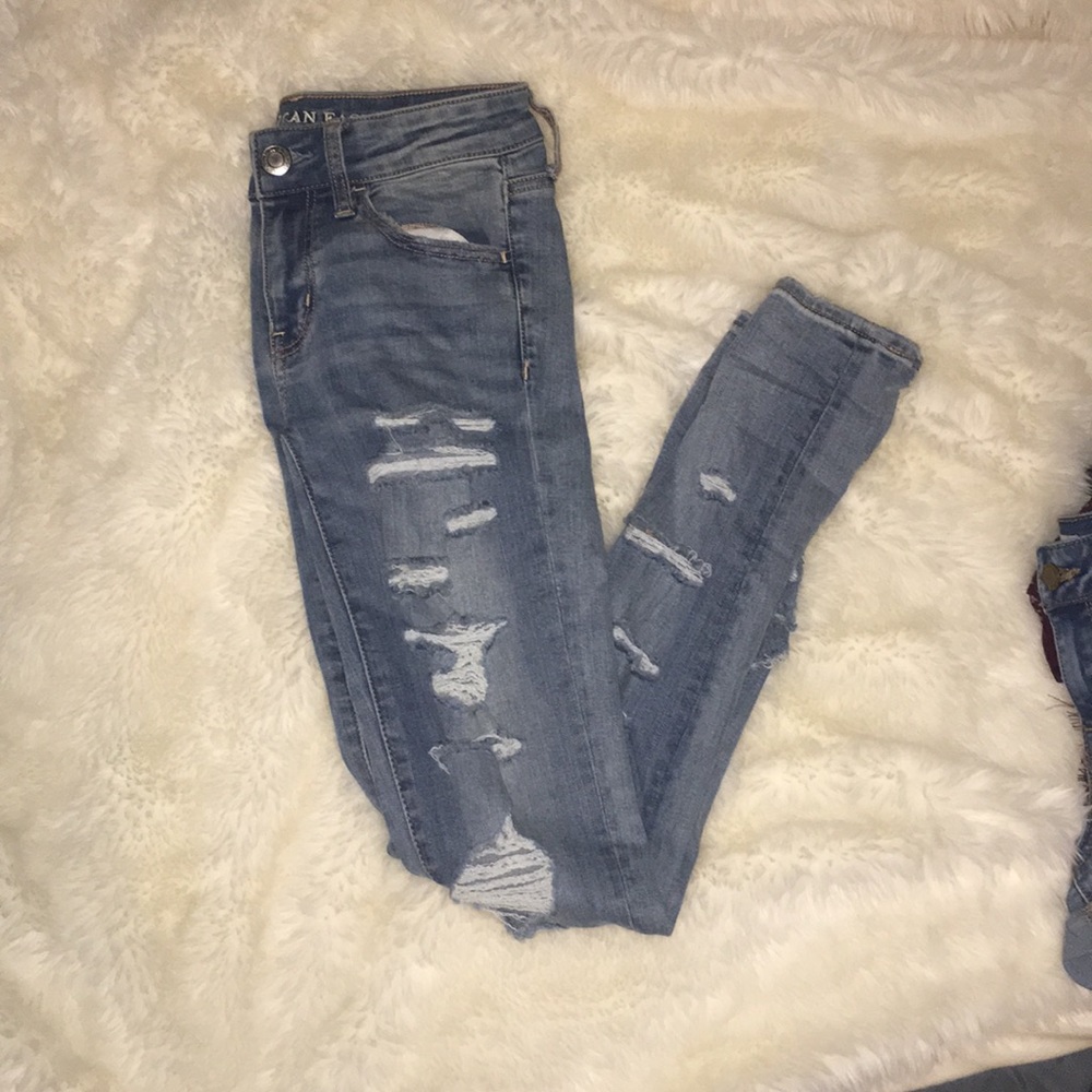 American eagle ripped stretchy jeans
